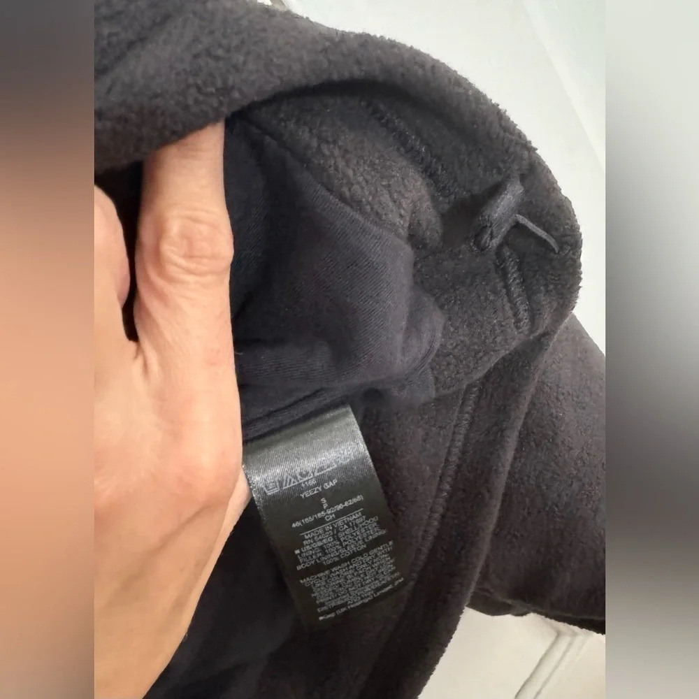 Yeezy Gap Engineered by Balenciaga Polar Fleece Padded Hoodie in black - Picture 7 of 11